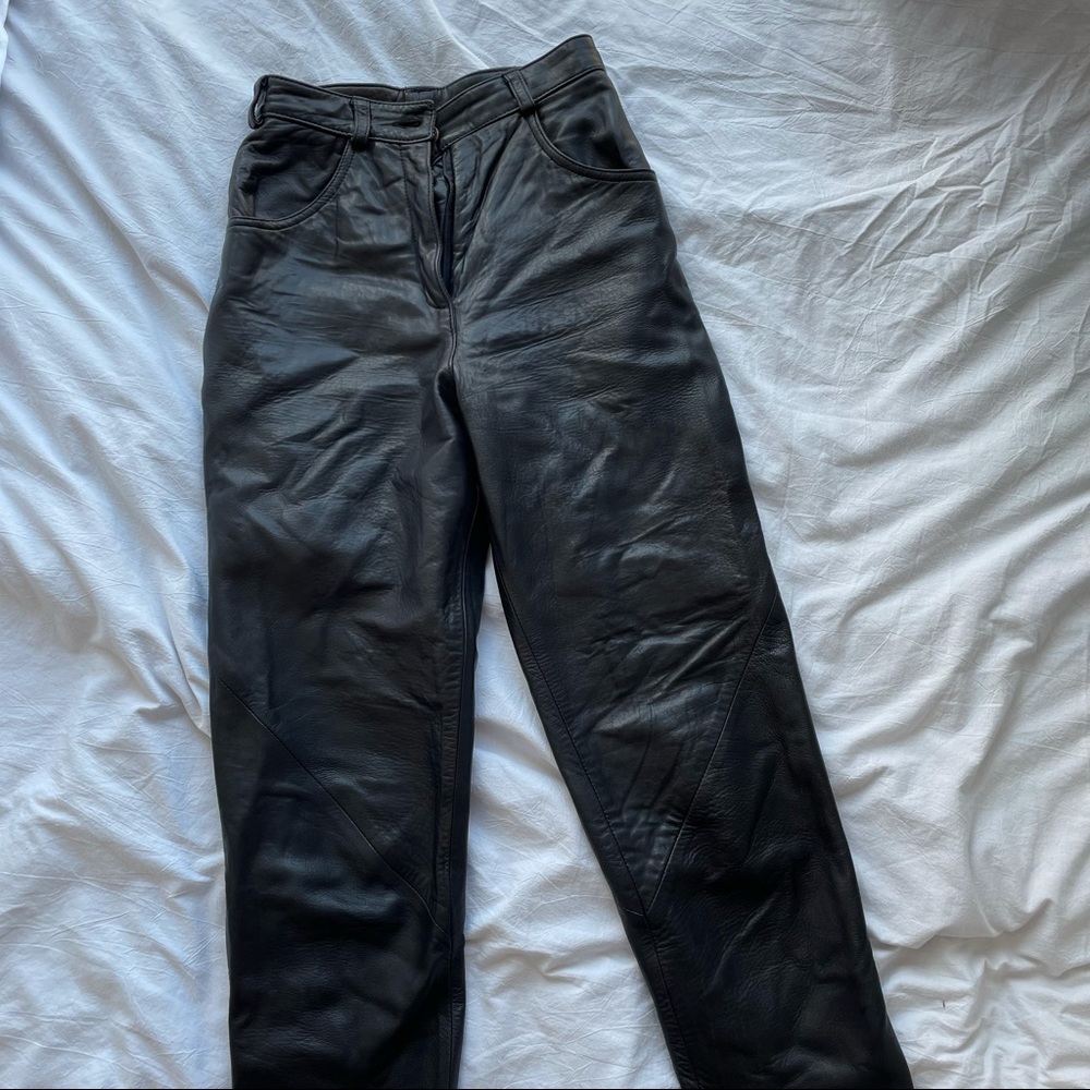 Vintage high rise leather pant. In a good condition